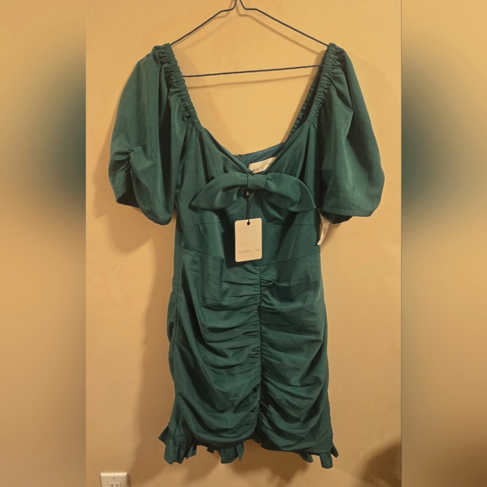 NWT Adelyn Rae Green Mini Dress Puff Sleeves Bodycon